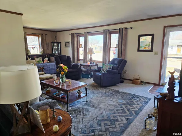 $199,000 | 1410 East Locust Street, Canton, IL 61520