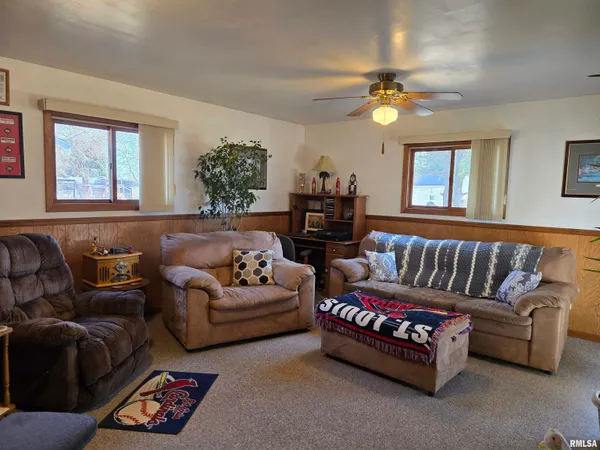 $199,000 | 1410 East Locust Street, Canton, IL 61520