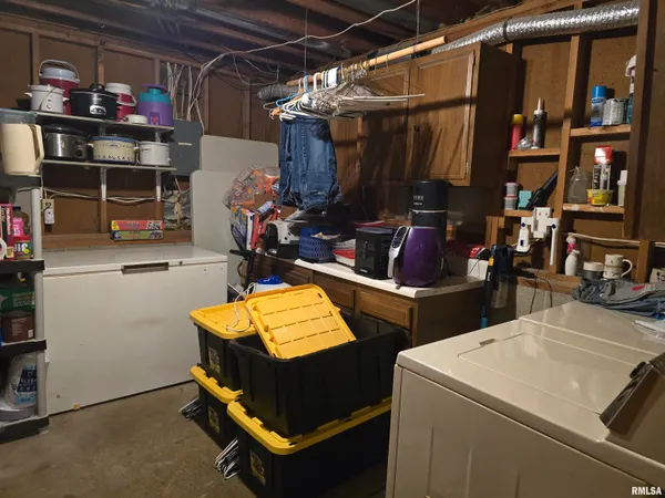 $199,000 | 1410 East Locust Street, Canton, IL 61520