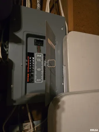 $199,000 | 1410 East Locust Street, Canton, IL 61520