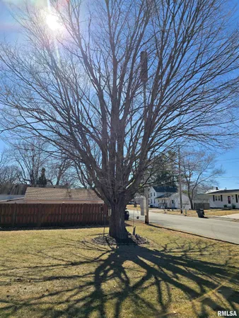 $199,000 | 1410 East Locust Street, Canton, IL 61520