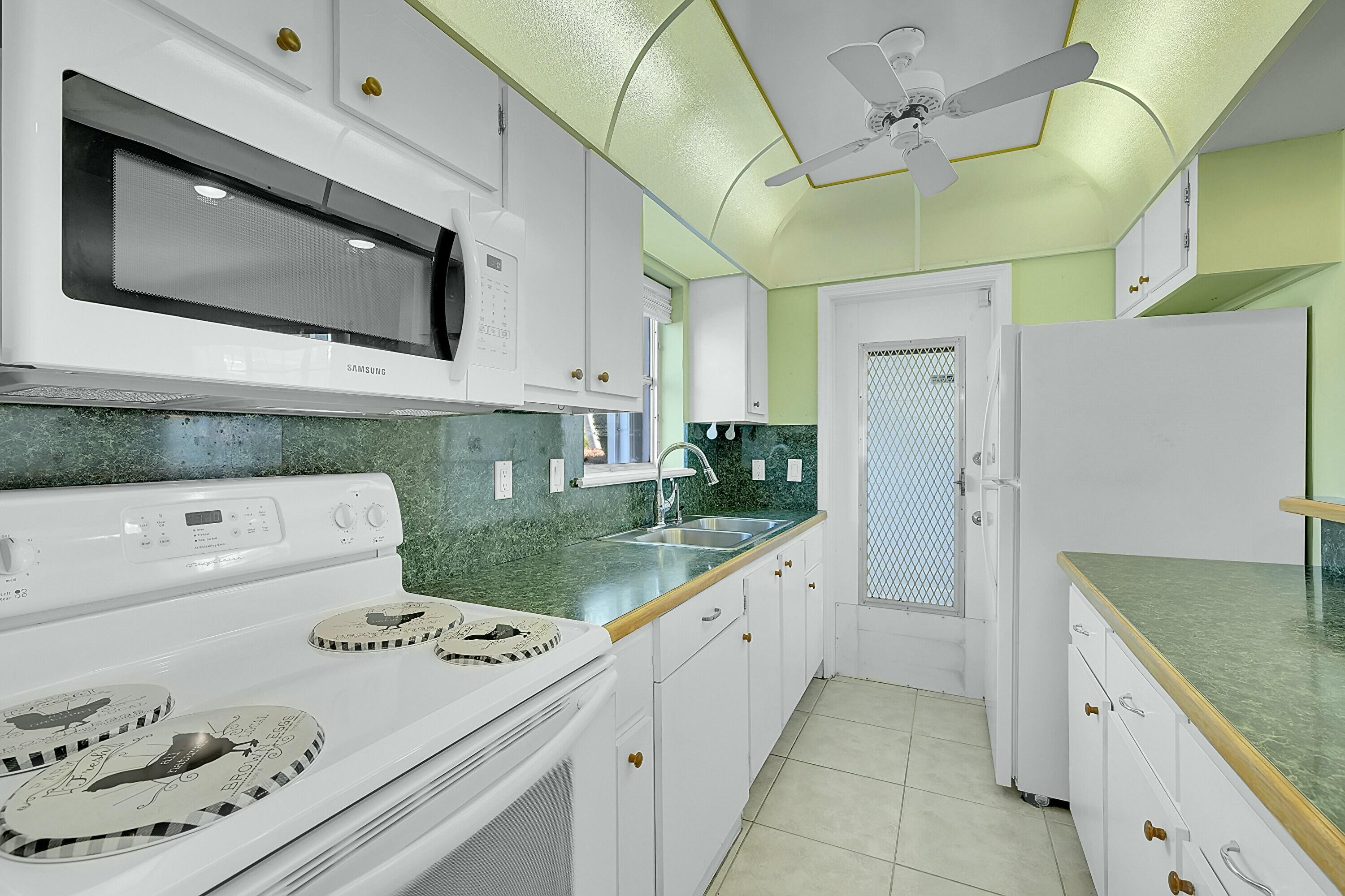 2110 Northeast 42nd Street, Unit 1B Lighthouse Point, FL 33064 - Photo 13 of 45 Kitchen