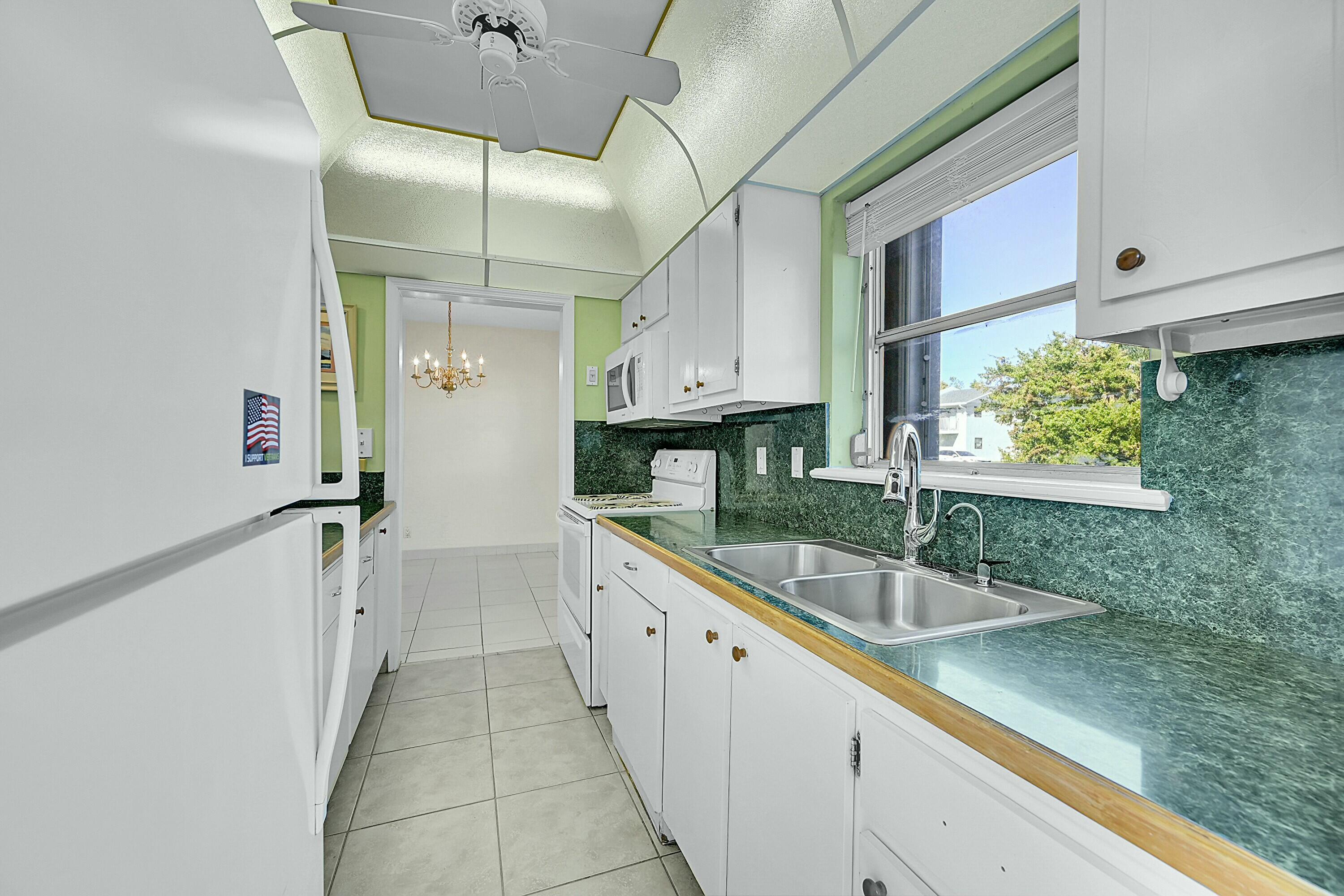 2110 Northeast 42nd Street, Unit 1B Lighthouse Point, FL 33064 - Photo 15 of 45 Kitchen