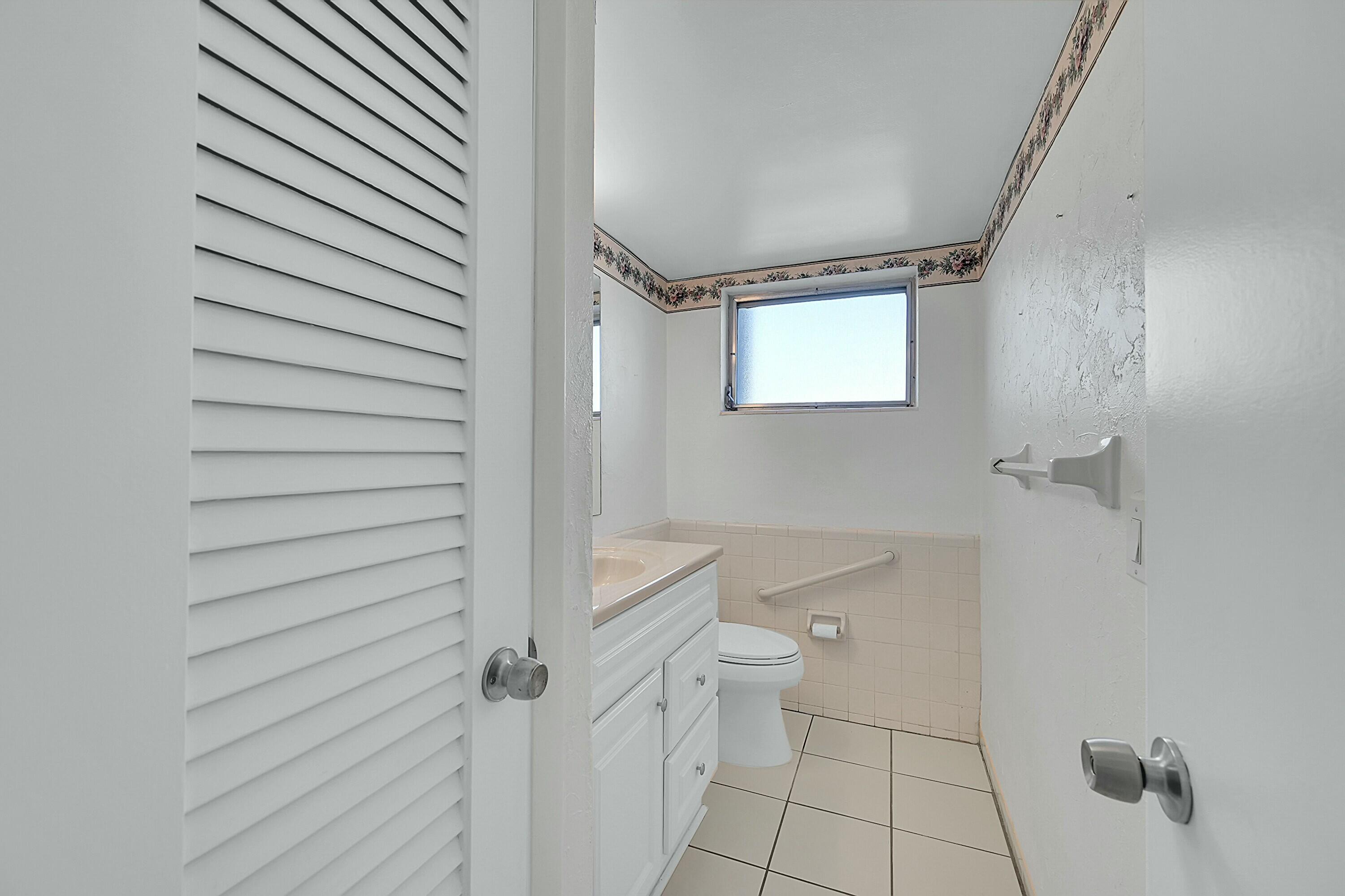 2110 Northeast 42nd Street, Unit 1B Lighthouse Point, FL 33064 - Photo 26 of 45 Second Bathroom