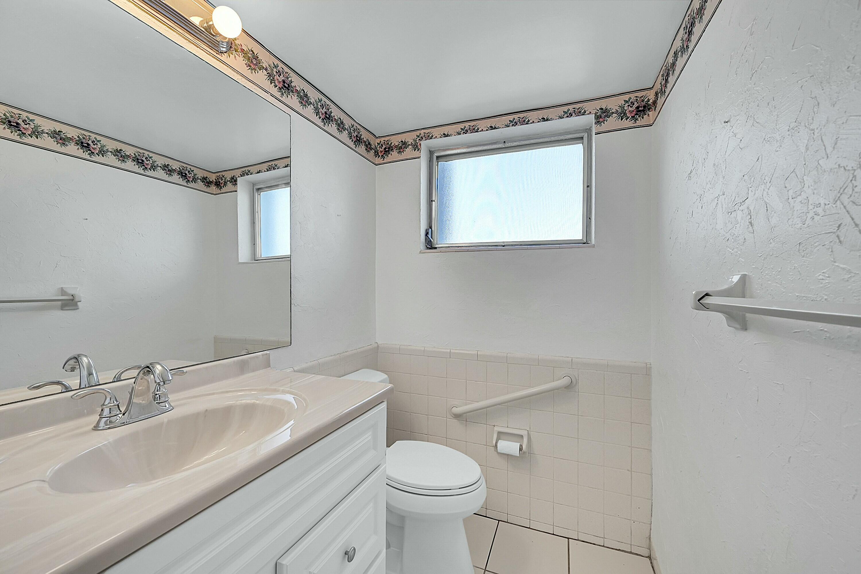 2110 Northeast 42nd Street, Unit 1B Lighthouse Point, FL 33064 - Photo 27 of 45 Second Bathroom