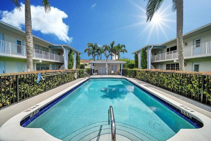 2110 Northeast 42nd Street, Unit 1B Lighthouse Point, FL 33064 - Photo 3 of 45 Pool