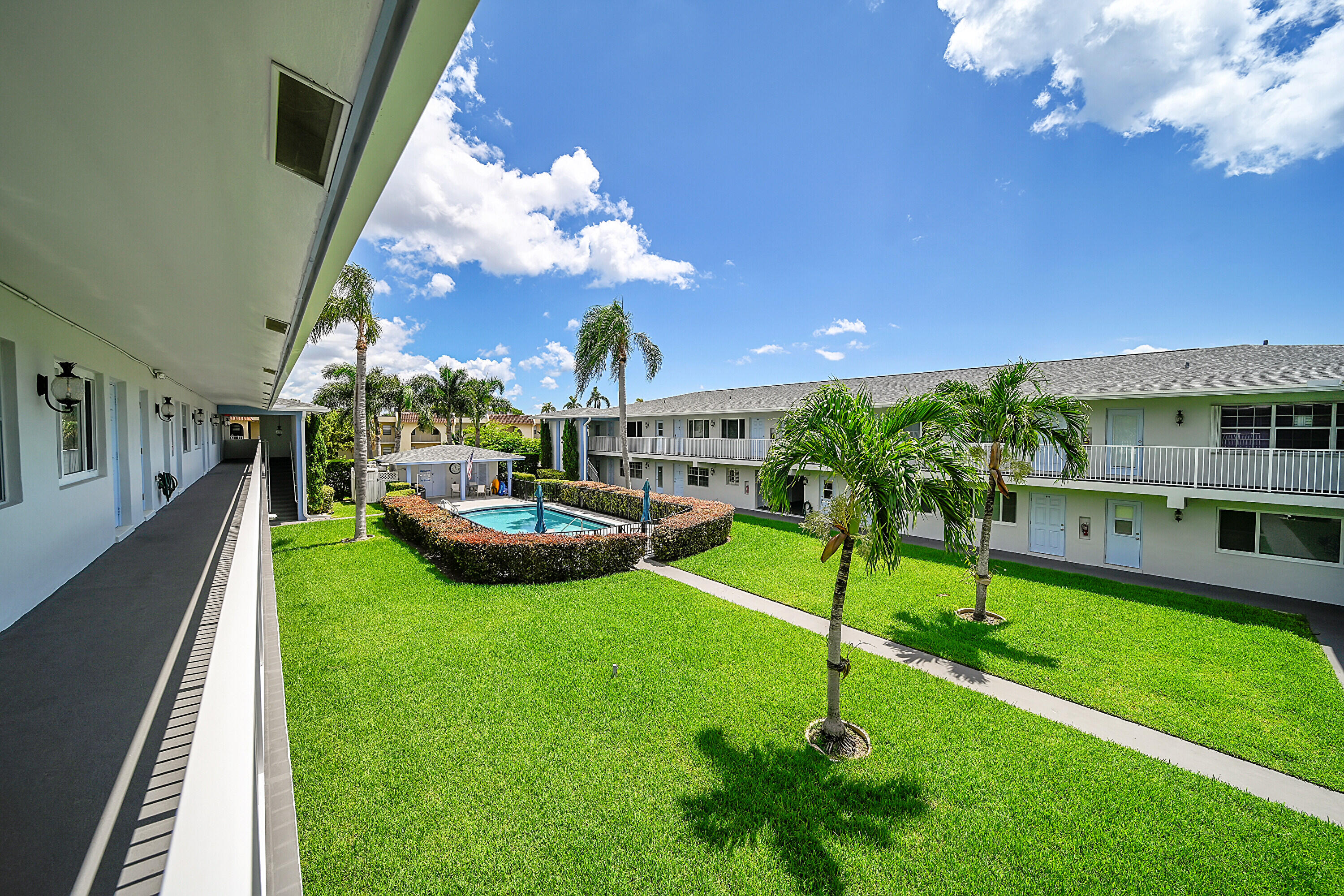 2110 Northeast 42nd Street, Unit 1B Lighthouse Point, FL 33064 - Photo 37 of 45 Pool