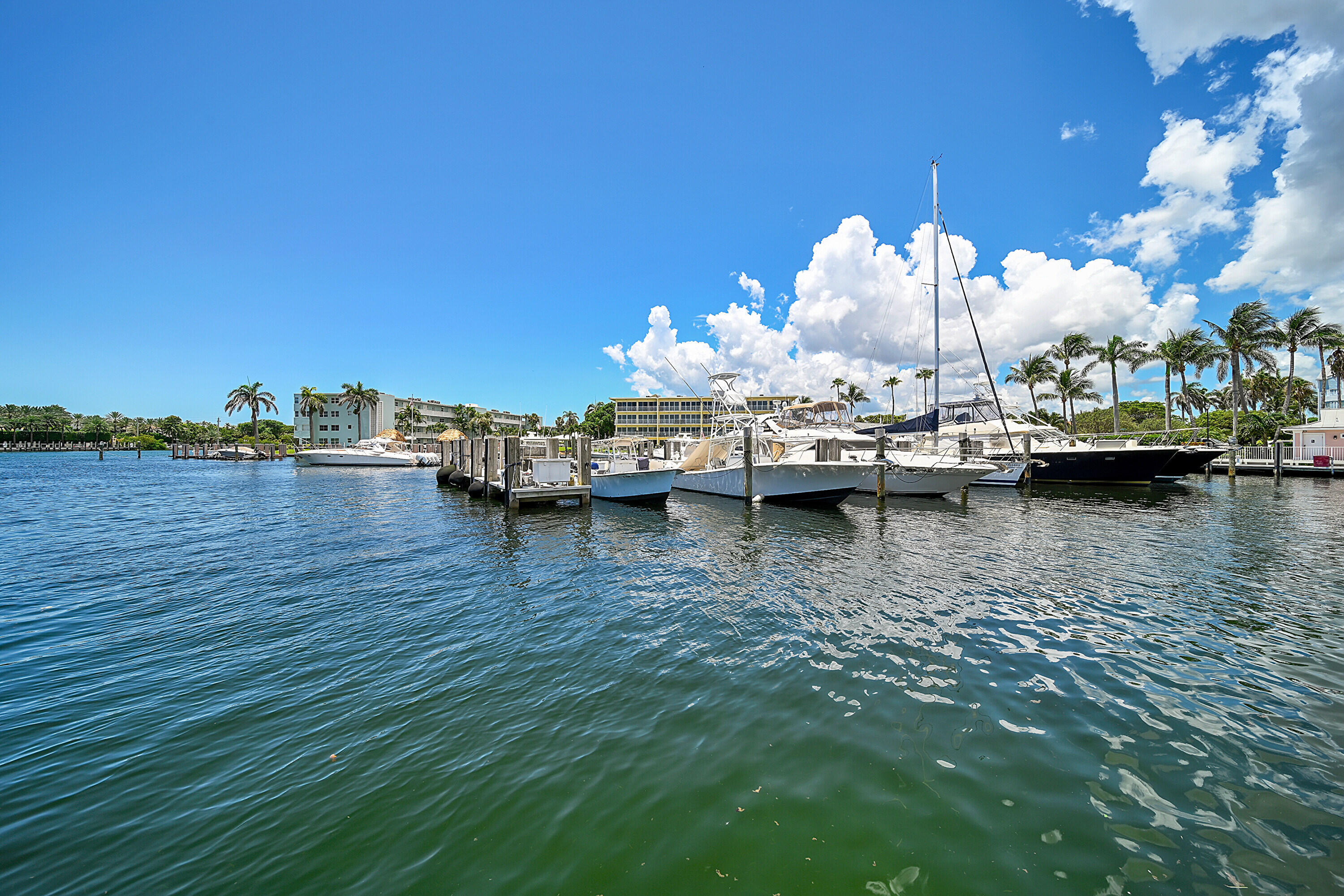 2110 Northeast 42nd Street, Unit 1B Lighthouse Point, FL 33064 - Photo 40 of 45 Marina