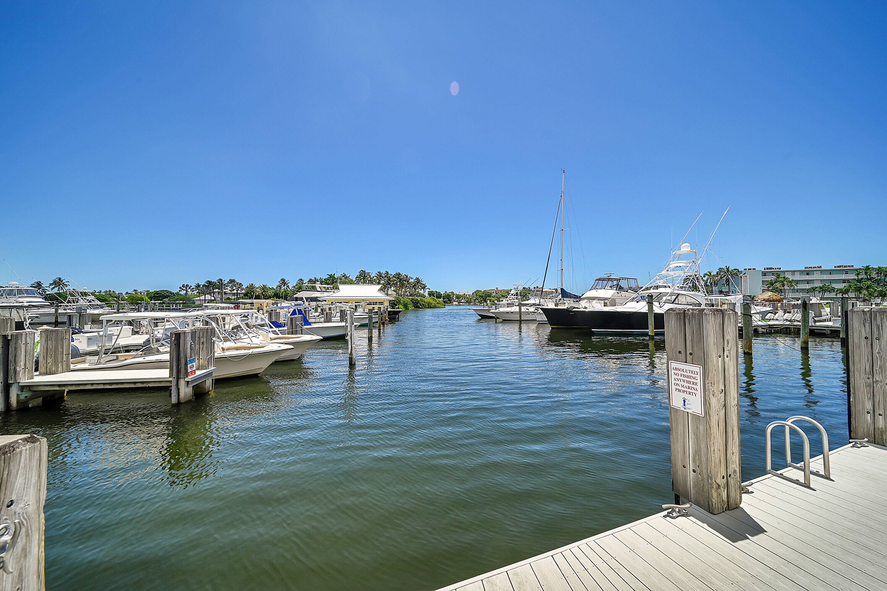 2110 Northeast 42nd Street, Unit 1B Lighthouse Point, FL 33064 - Photo 42 of 45 Marina