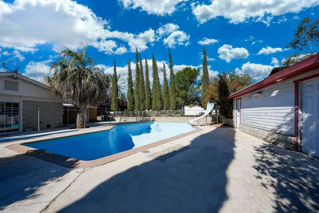 a view of a house with backyard and sitting area