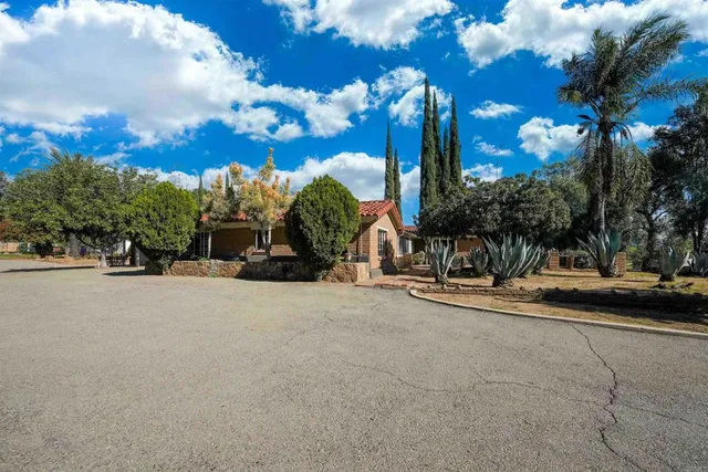 a view of a houses with a yard