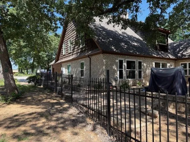 a view of house with a outdoor seating