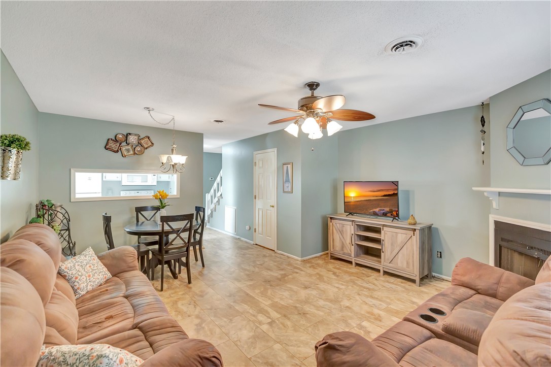 4303 Lexington Way Anderson, SC 29621 - Photo 3 of 24 Living room