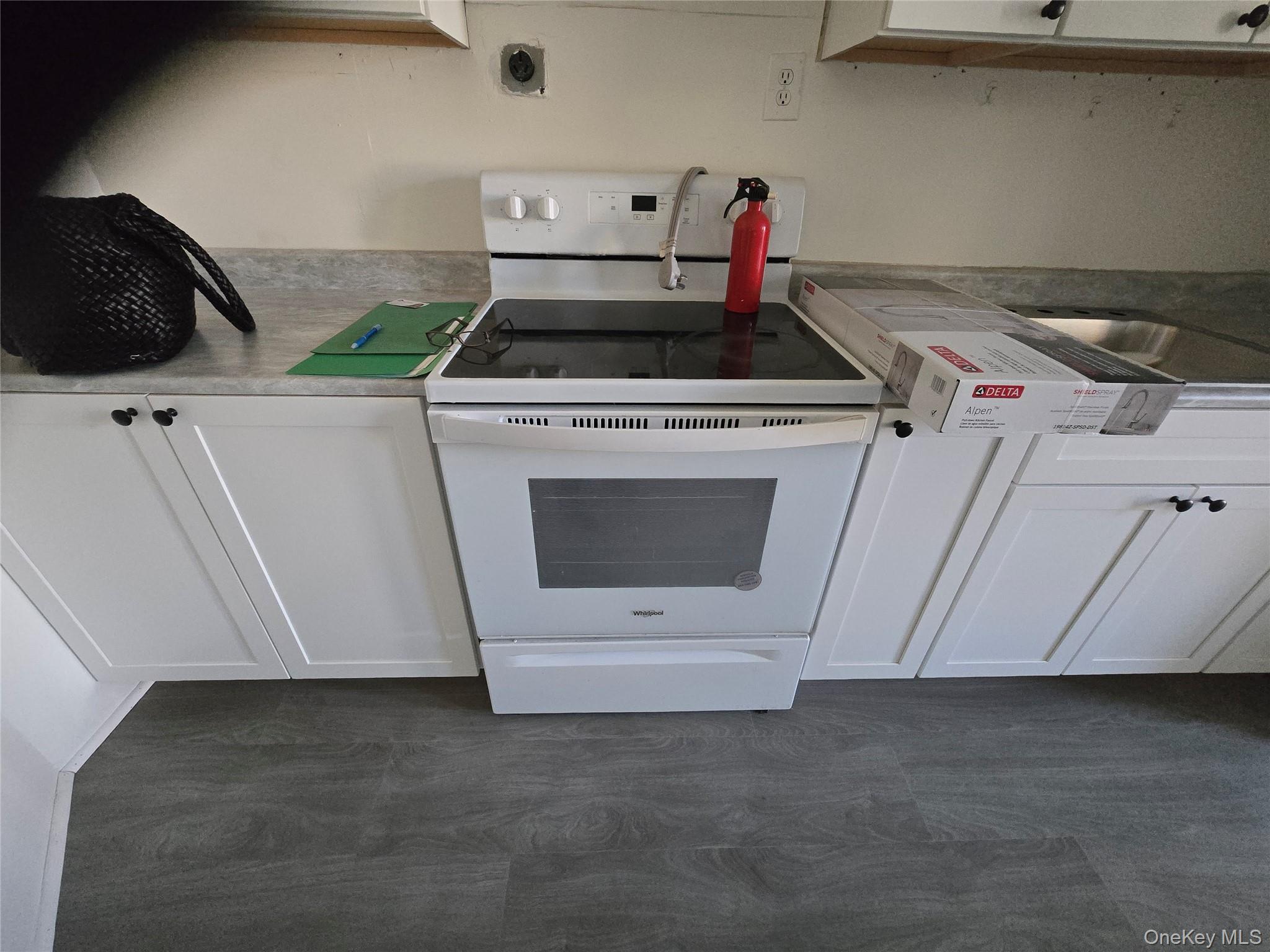 67 Radford Street, Unit 2E Yonkers, NY 10705 - Photo 8 of 19 a utility room with dryer and washer