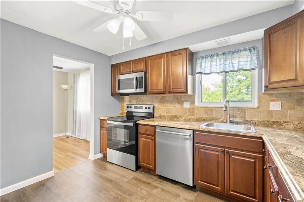 236 West Bruceton Road Pittsburgh, PA 15236 - Photo 5 of 24 Gallery Image 5