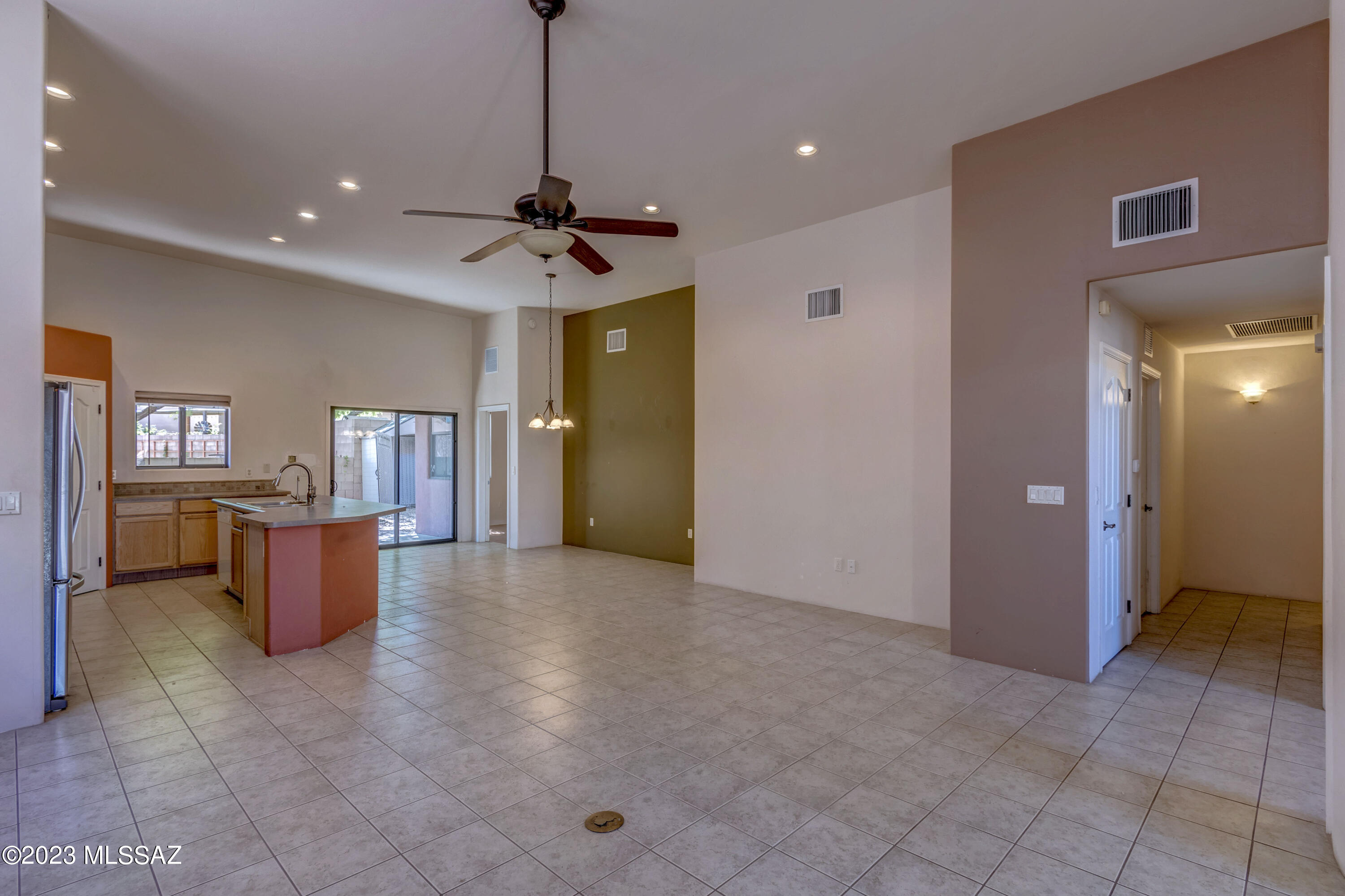223 South Fresno Spring Way Tucson, AZ 85748 - Photo 9 of 27