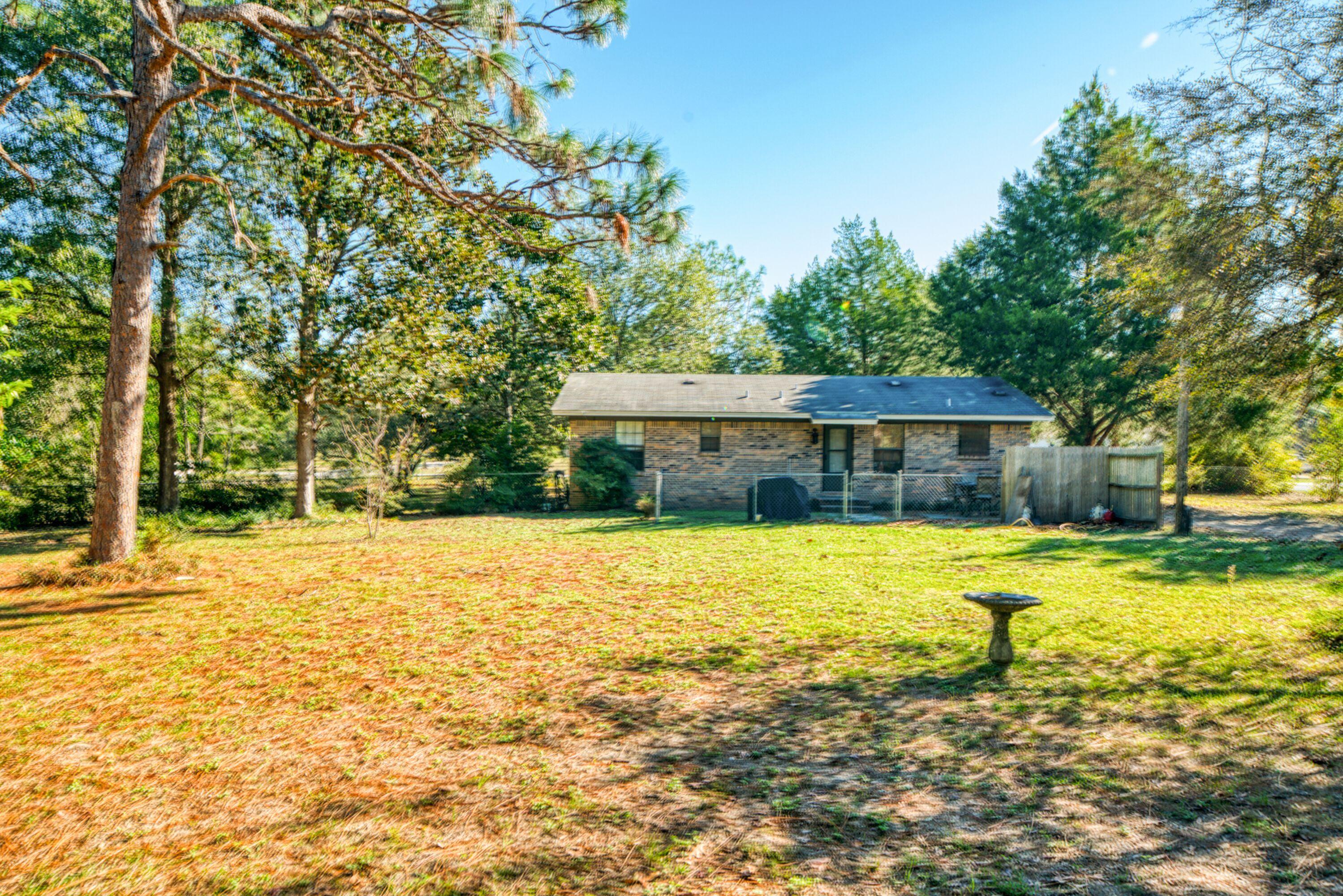 255 Ruckel Drive DeFuniak Springs, FL 32433 - Photo 8 of 19 backyard