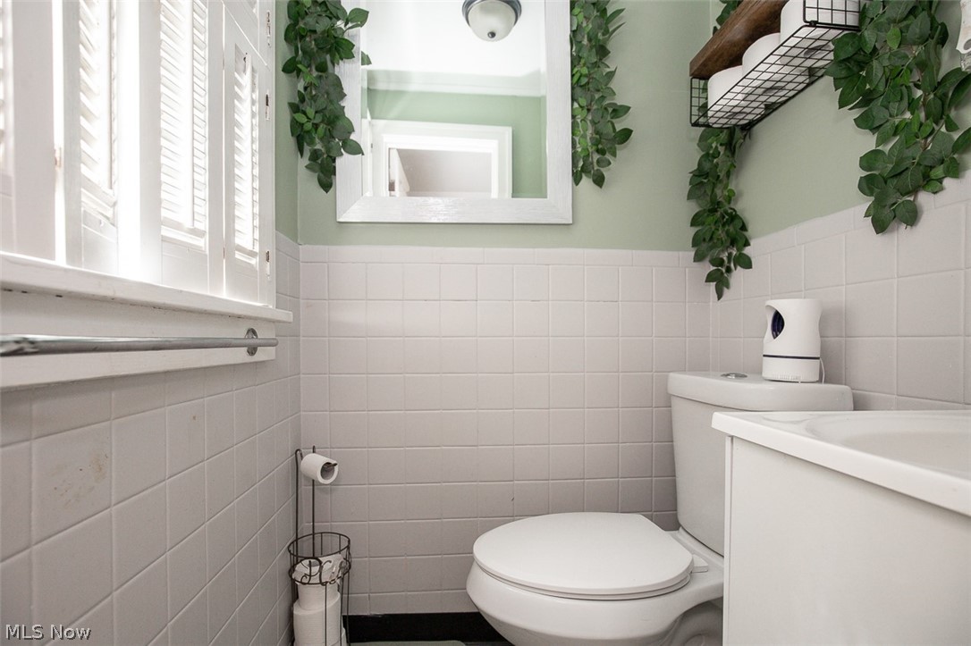 982 Roanoke Road Cleveland Heights, OH 44121 - Photo 16 of 33 Bathroom with white tile and light green walls.