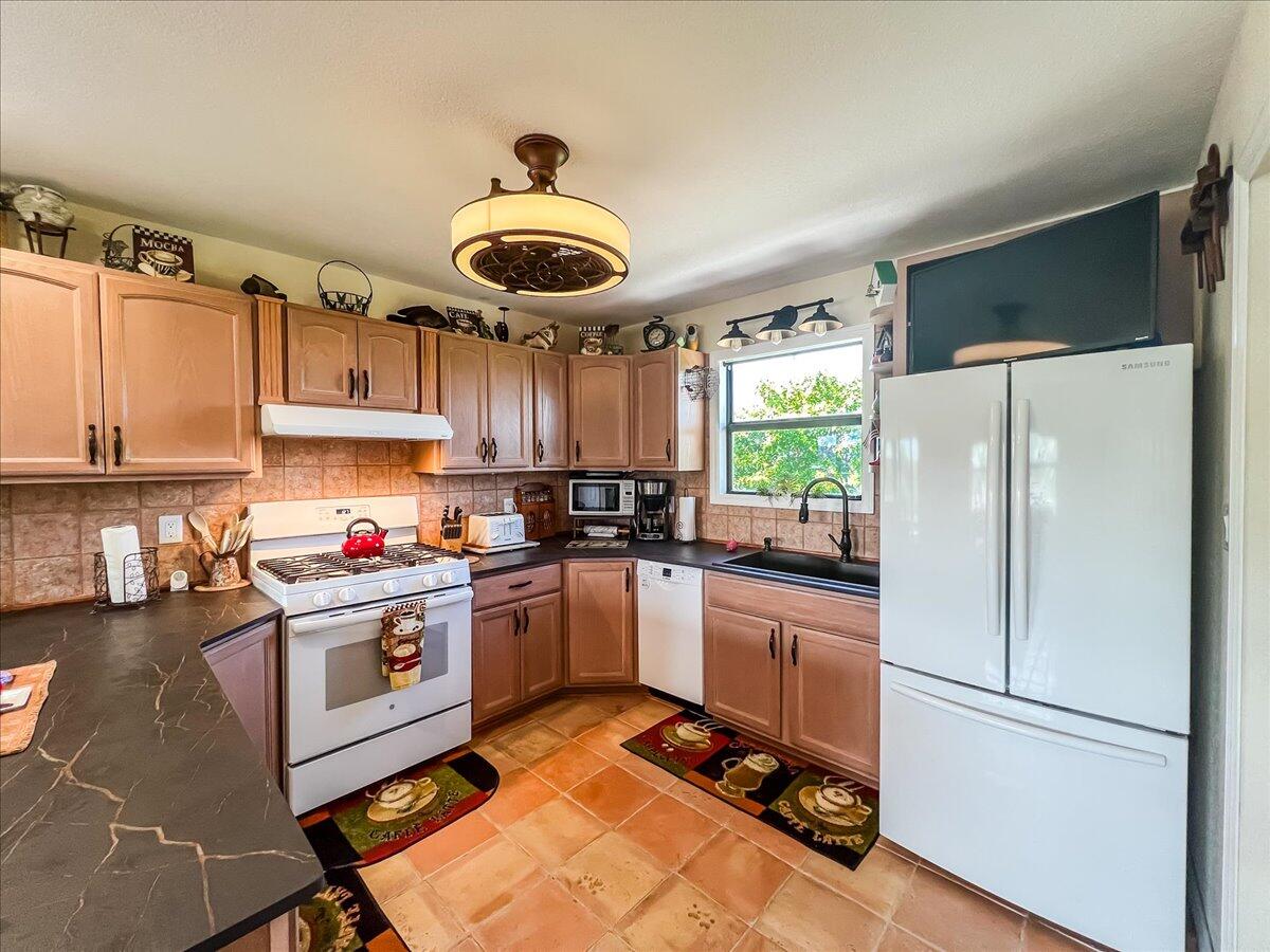 4244 Dorn Road Summerland Key, FL 33042 - Photo 9 of 28 09-IMG_6852