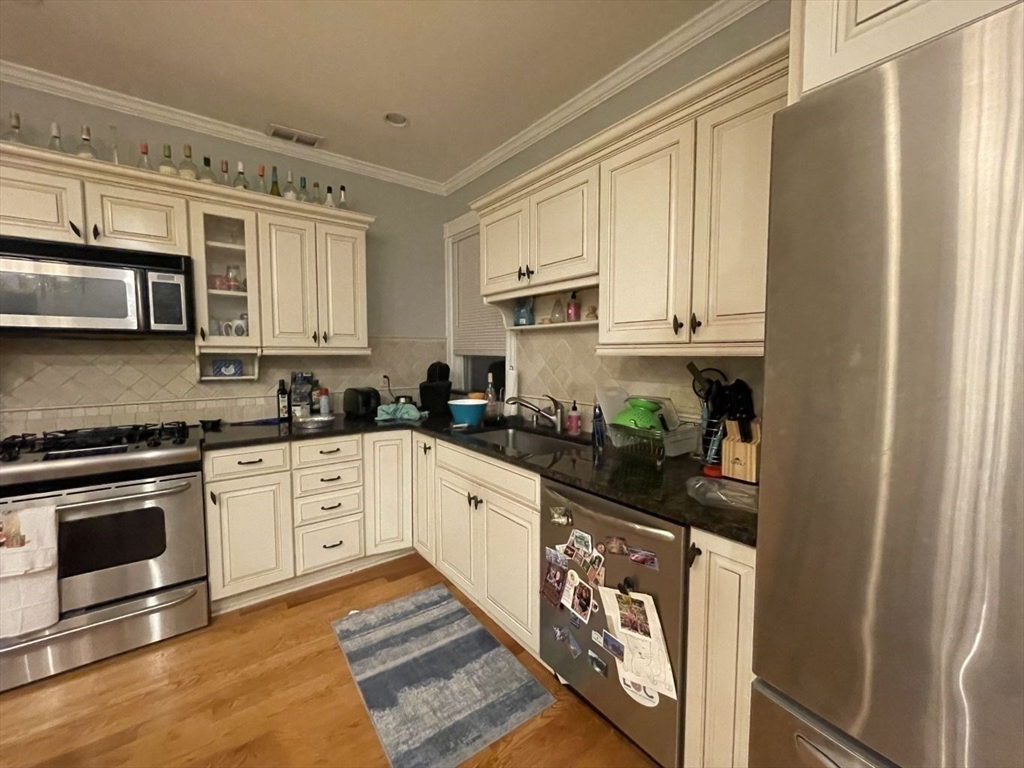 62 Chestnut Street, Unit 3 Brookline, MA 02445 - Photo 1 of 1