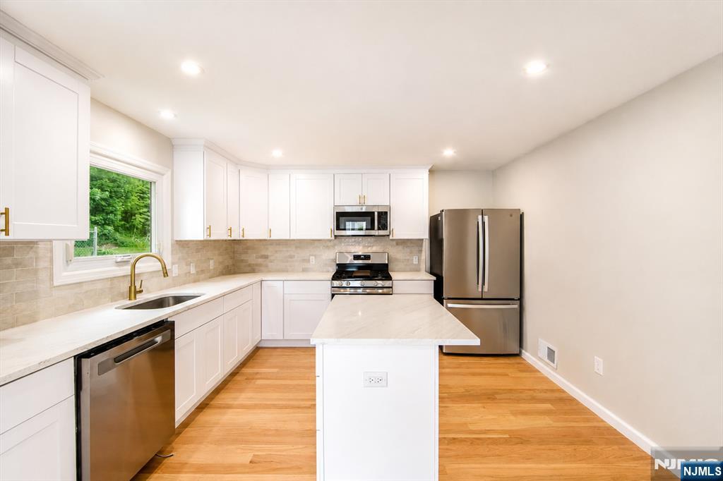 195 Van Winkle Street East Rutherford, NJ 07073 - Photo 11 of 47