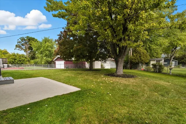 $1,850 | 2124 Burr Oak Lane, Lindenhurst, IL 60046