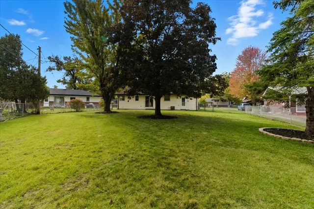 $1,850 | 2124 Burr Oak Lane, Lindenhurst, IL 60046