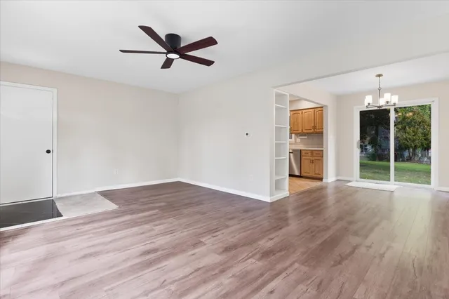 $1,850 | 2124 Burr Oak Lane, Lindenhurst, IL 60046