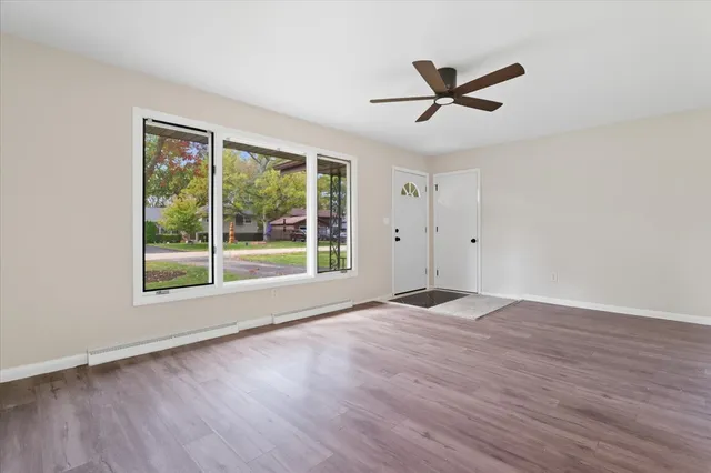 $1,850 | 2124 Burr Oak Lane, Lindenhurst, IL 60046