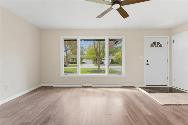 $1,850 | 2124 Burr Oak Lane, Lindenhurst, IL 60046