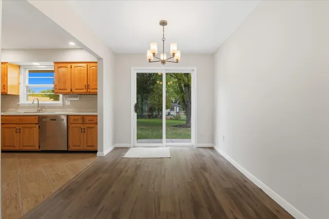 $1,850 | 2124 Burr Oak Lane, Lindenhurst, IL 60046