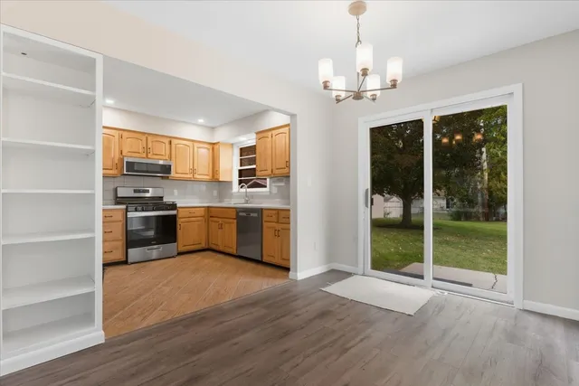 $1,850 | 2124 Burr Oak Lane, Lindenhurst, IL 60046