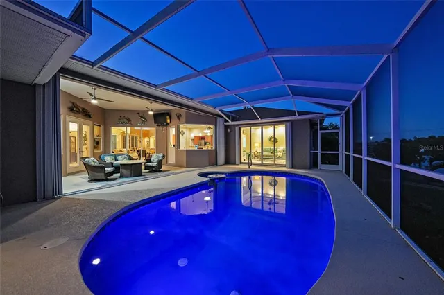 a view of a yard with plants