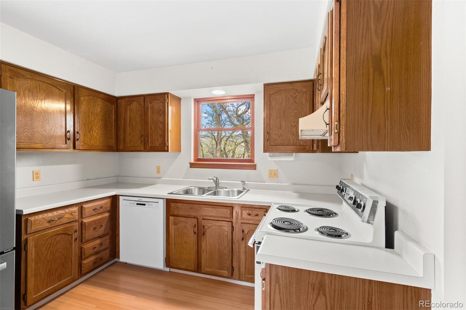 904 Homestake Drive Golden, CO 80401 - Photo 7 of 48