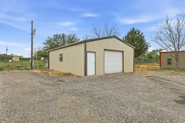 $689,000 | 1445 County Road 3690, Paradise, TX 76073