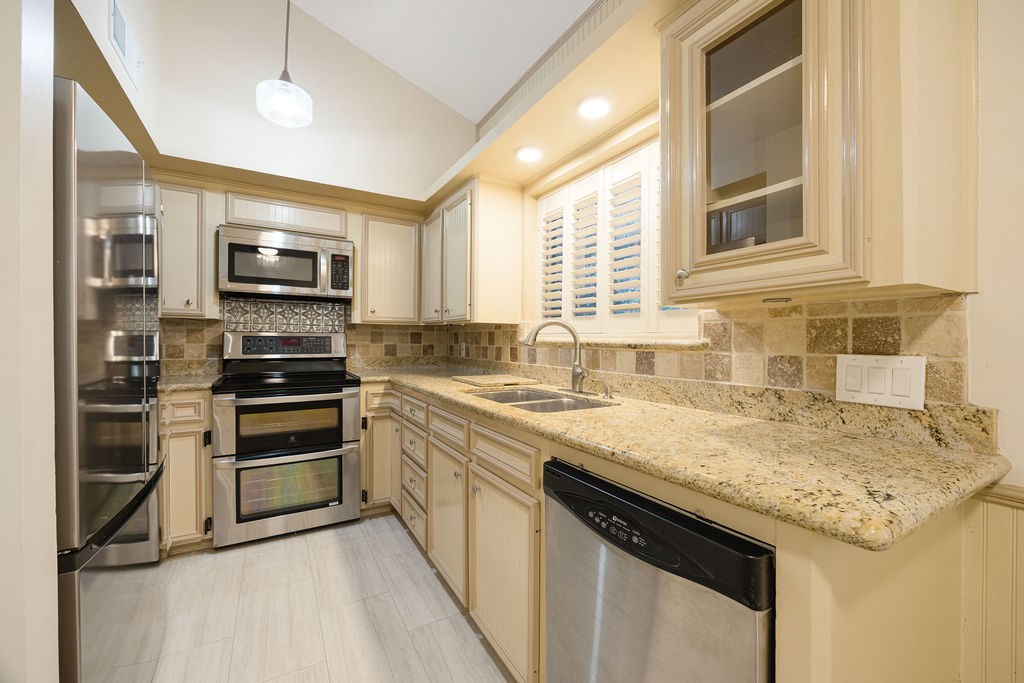 1856 South Gessner Road Houston, TX 77063 - Photo 8 of 24