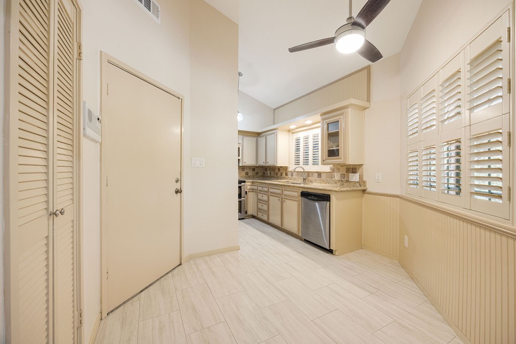 1856 South Gessner Road Houston, TX 77063 - Photo 9 of 24