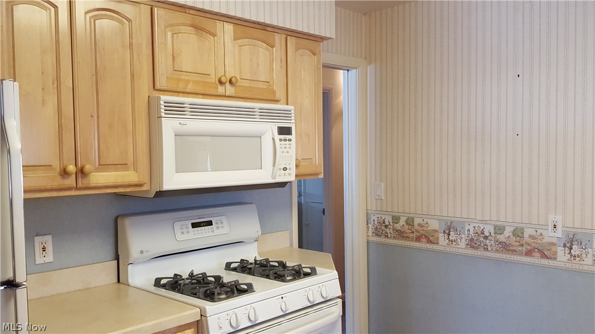 6968 York Road Parma Heights, OH 44130 - Photo 4 of 10