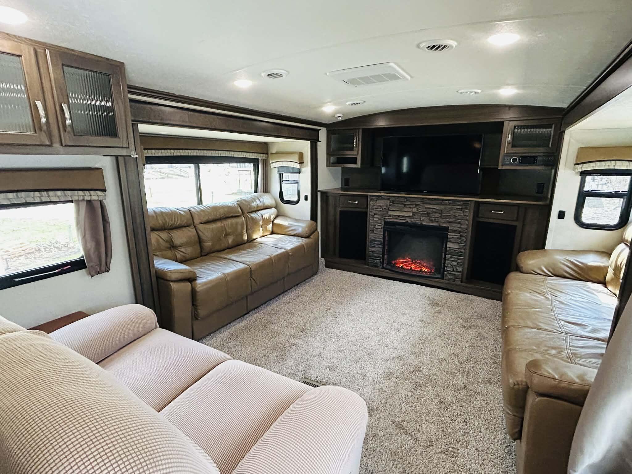 8303 West Royal Road, Unit 49 Canadian Lakes, MI 49346 - Photo 4 of 36 429998a4-953e-471e-9e40-63b4a7864368