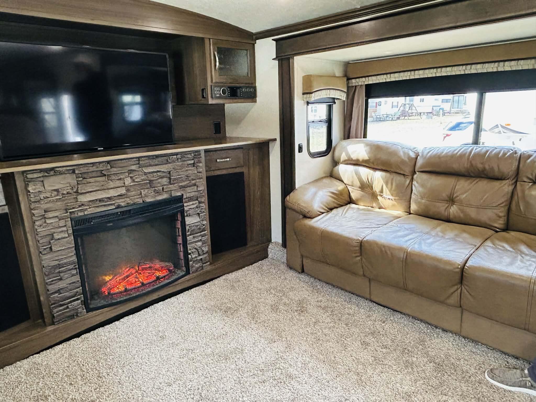 8303 West Royal Road, Unit 49 Canadian Lakes, MI 49346 - Photo 8 of 36 54725bd7-7ef6-463b-86e0-8866482af9d3