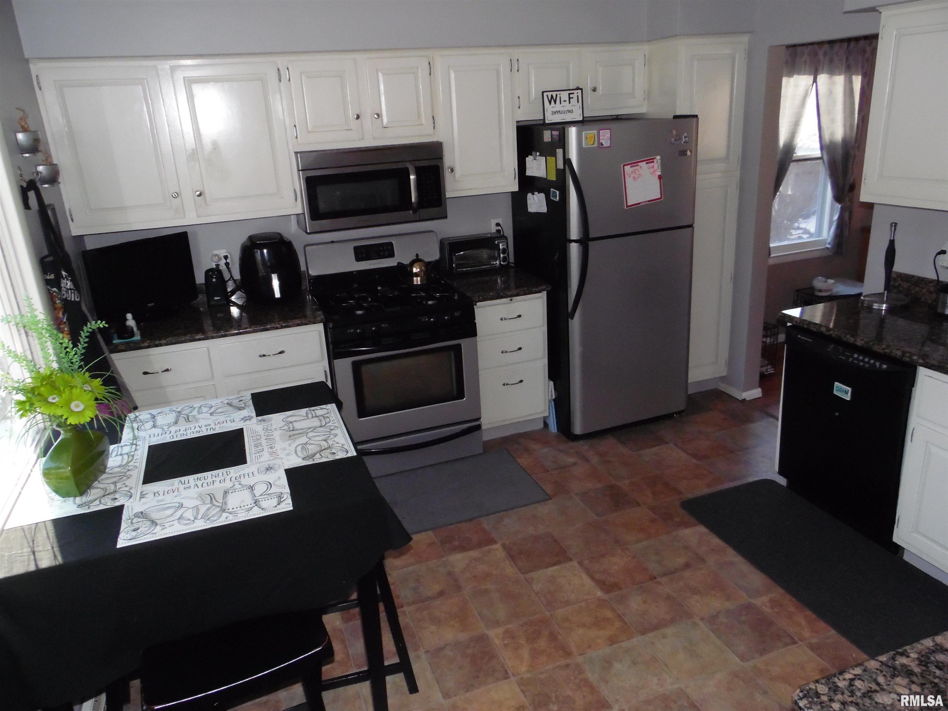 814 West Raven Road Peoria, IL 61615 - Photo 11 of 36 Gallery Image 11