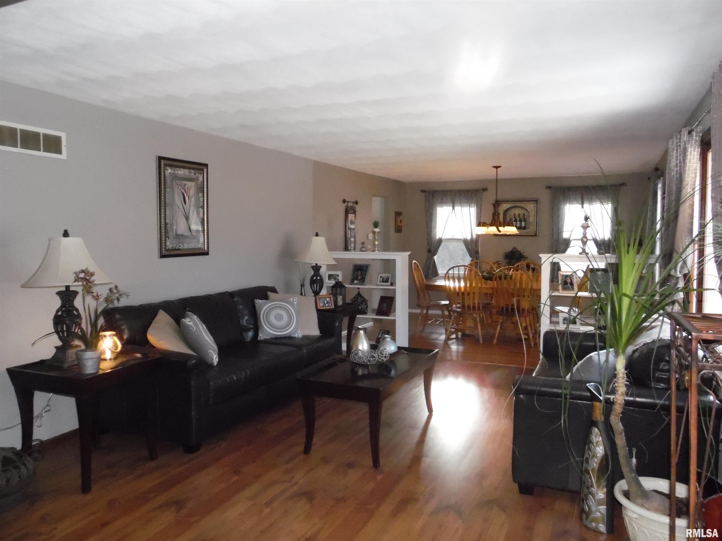 814 West Raven Road Peoria, IL 61615 - Photo 3 of 36 Gallery Image 3
