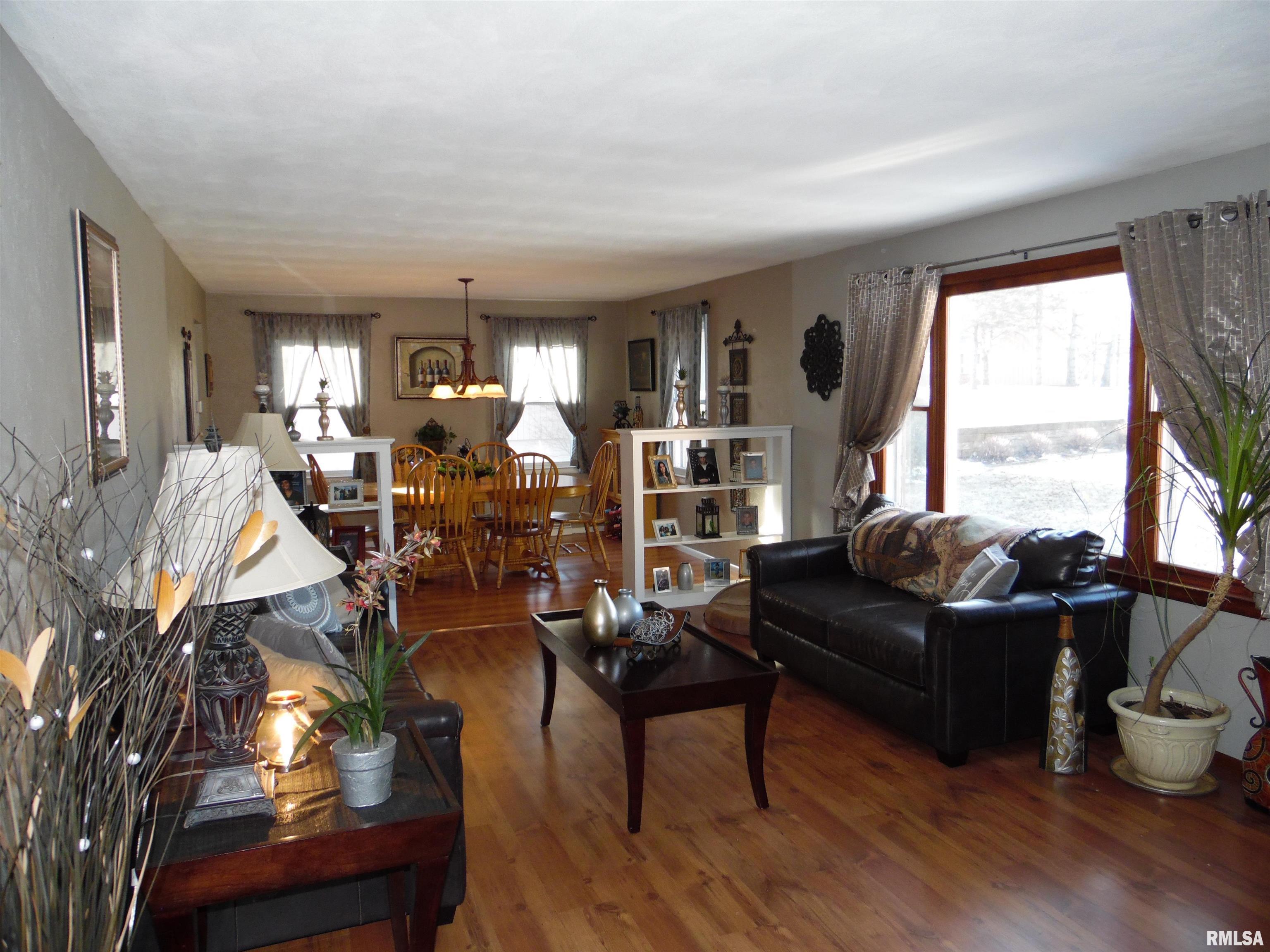 814 West Raven Road Peoria, IL 61615 - Photo 4 of 36 Gallery Image 4