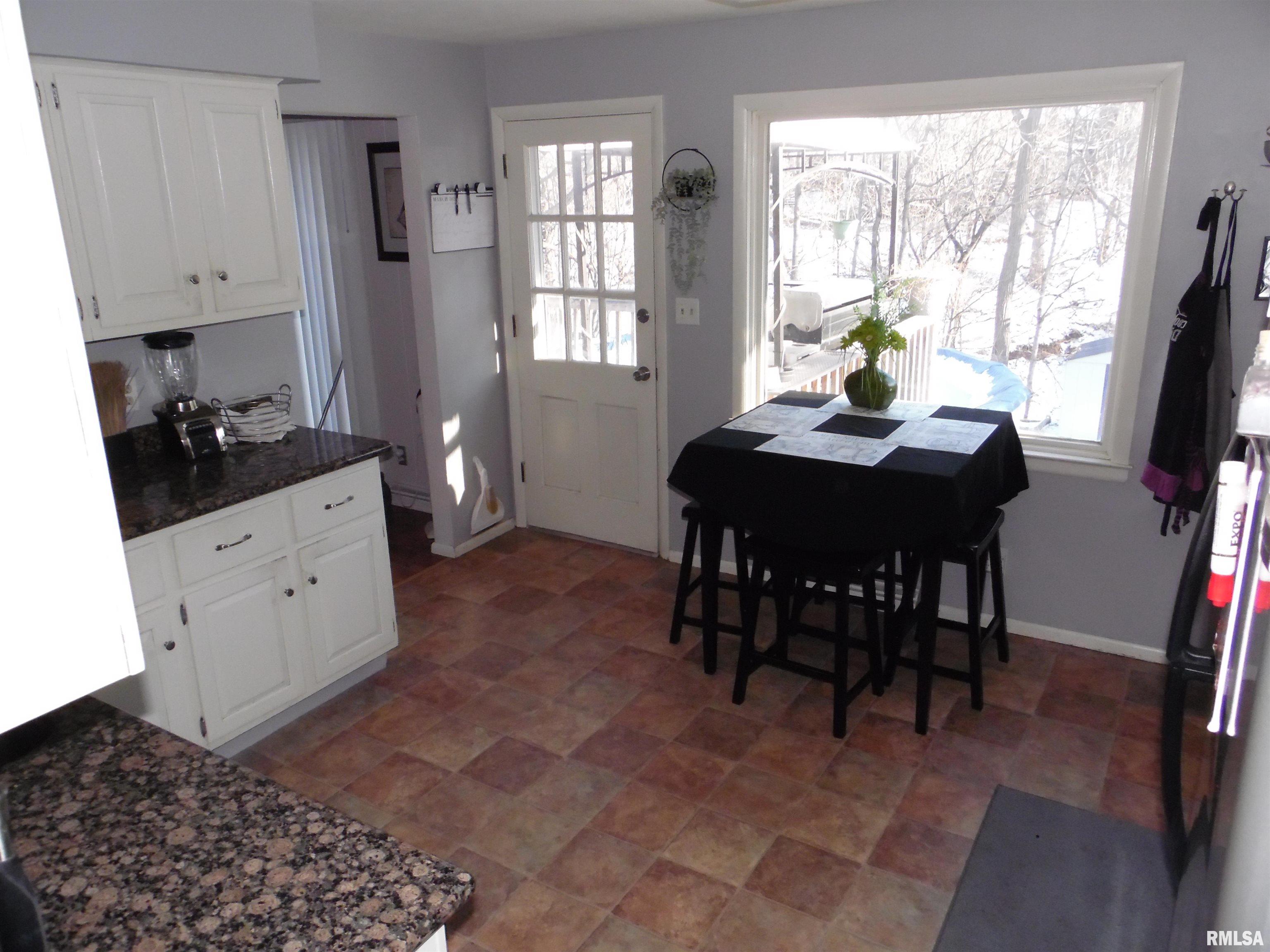 814 West Raven Road Peoria, IL 61615 - Photo 9 of 36 Gallery Image 9