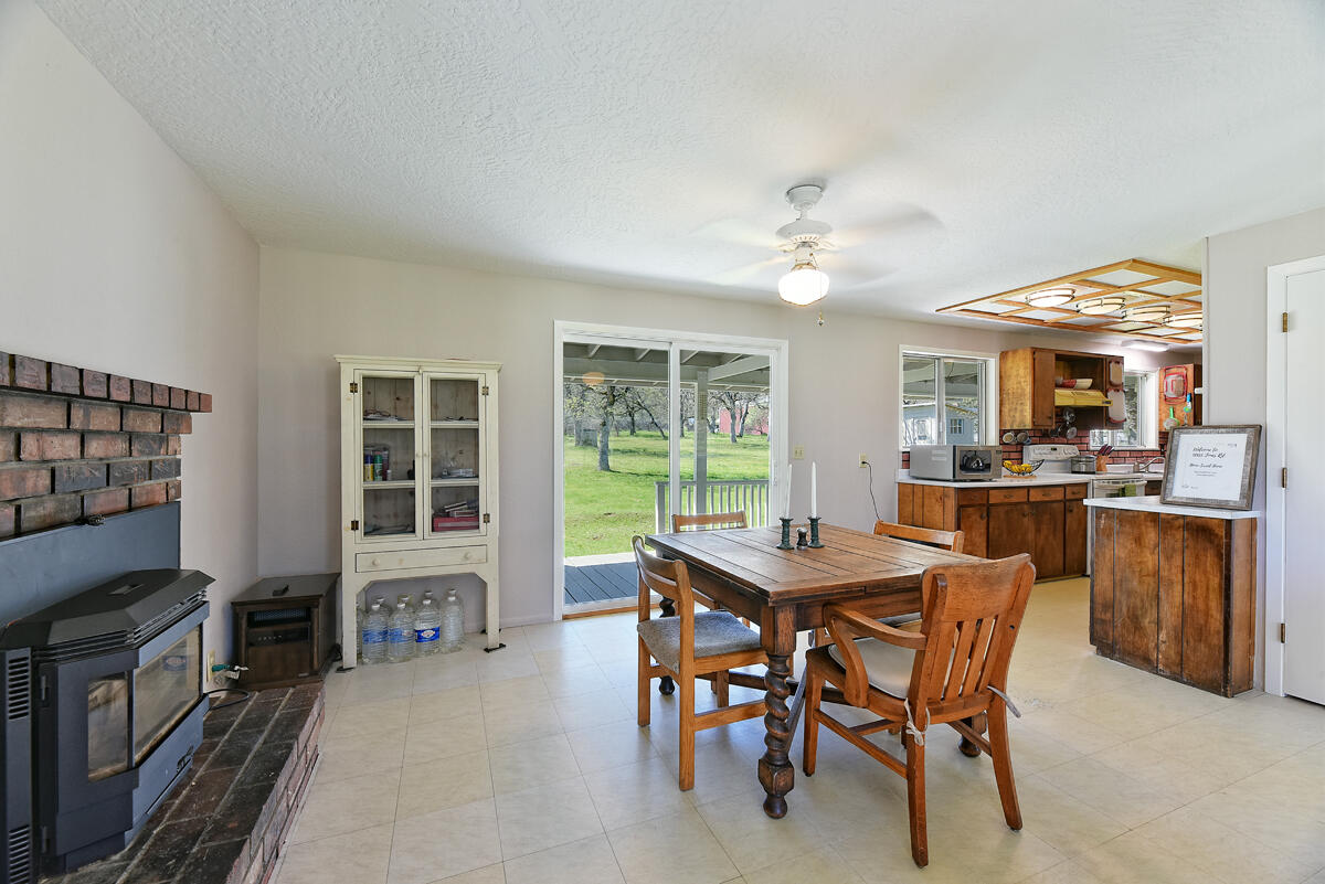 15955 Jones Road White City, OR 97503 - Photo 12 of 36 a dining room with furniture and window