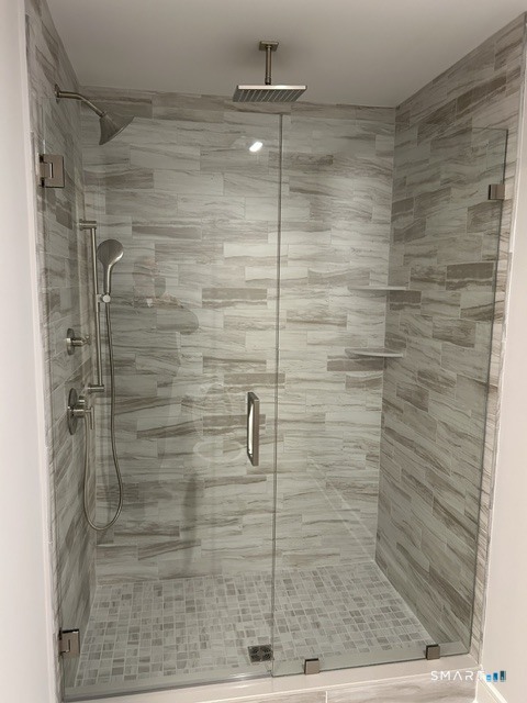 35 Village Circle, Unit 35 Hamden, CT 06514 - Photo 13 of 14 a bathroom with a shower