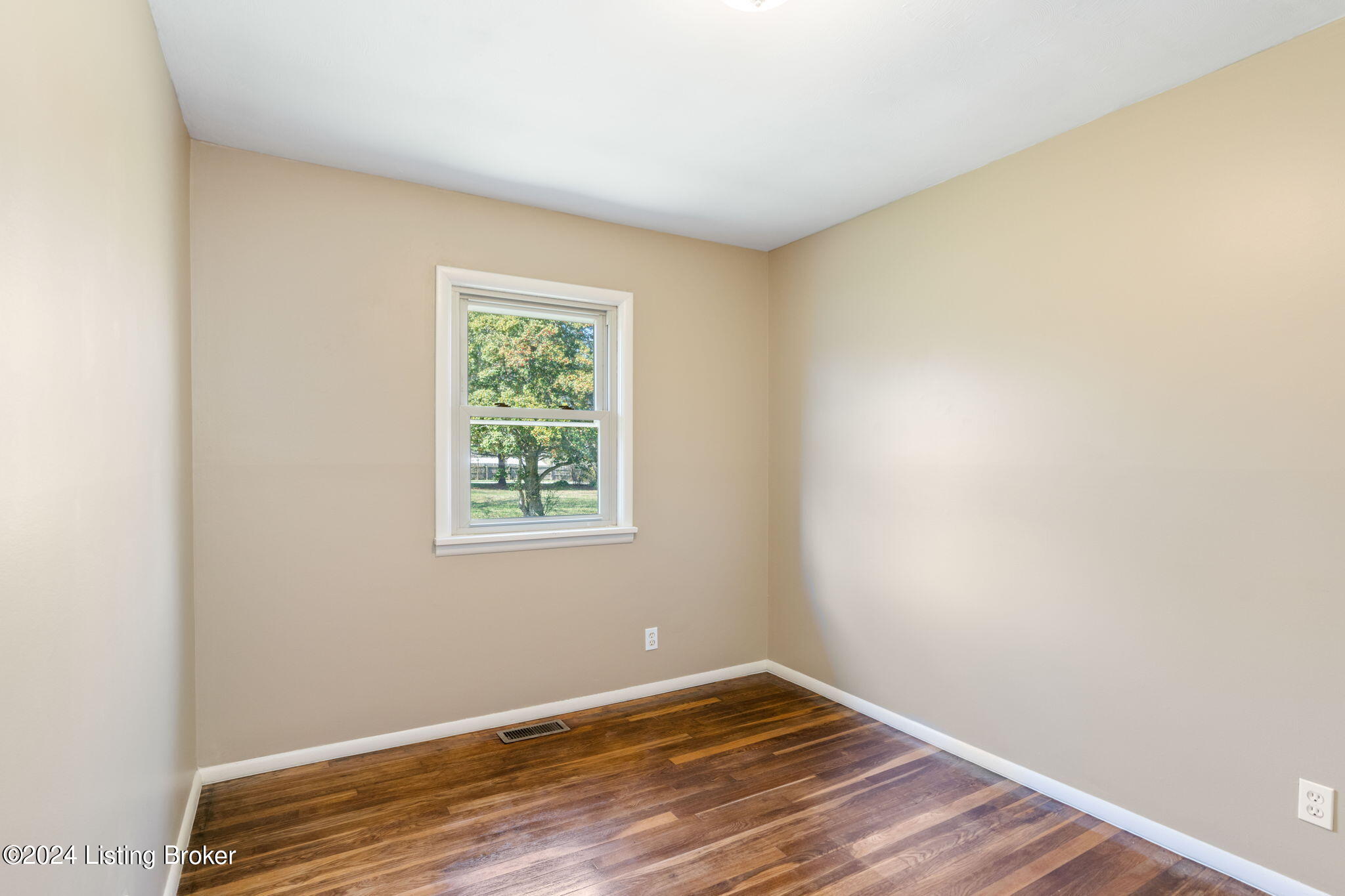 8601 Williams Road Louisville, KY 40299 - Photo 13 of 31 8601 Williams Rd-26