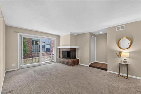 $169,900 | 3608 Gillham Road, Unit 26, Kansas City, MO 64111