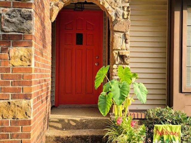 5285 Orangewood Road Memphis, TN 38134 - Photo 2 of 25 The arched entry welcomes your guests, and the attractive red door is a classic favorite!