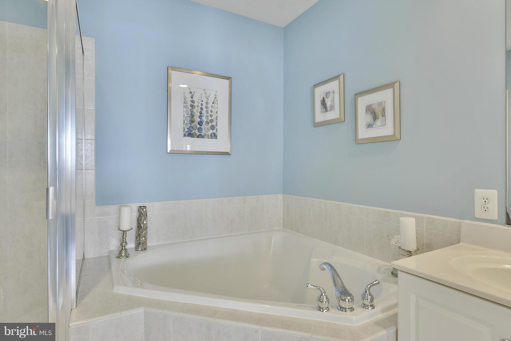 817 G Street Southwest Washington, DC 20024 - Photo 24 of 30 Bath (Master)